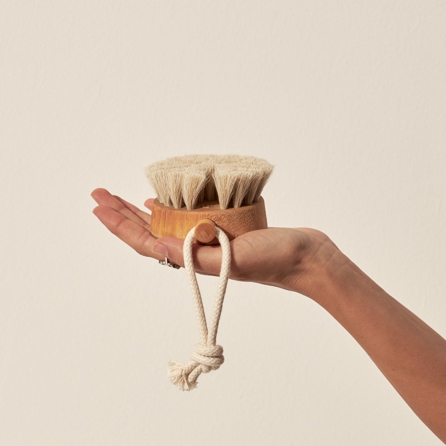 Puck Bath Brush